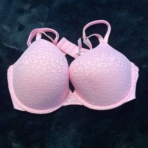 Never worn Victoria’s Secret Pink Classic Push Up Bra 36D
